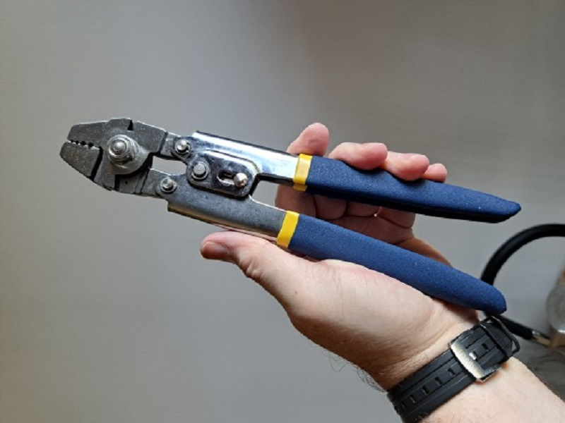 Stainless steel crimping tool