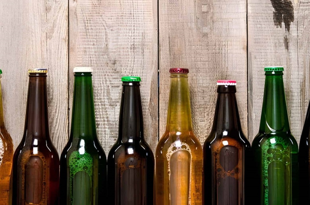 different types and colors of beer bottles